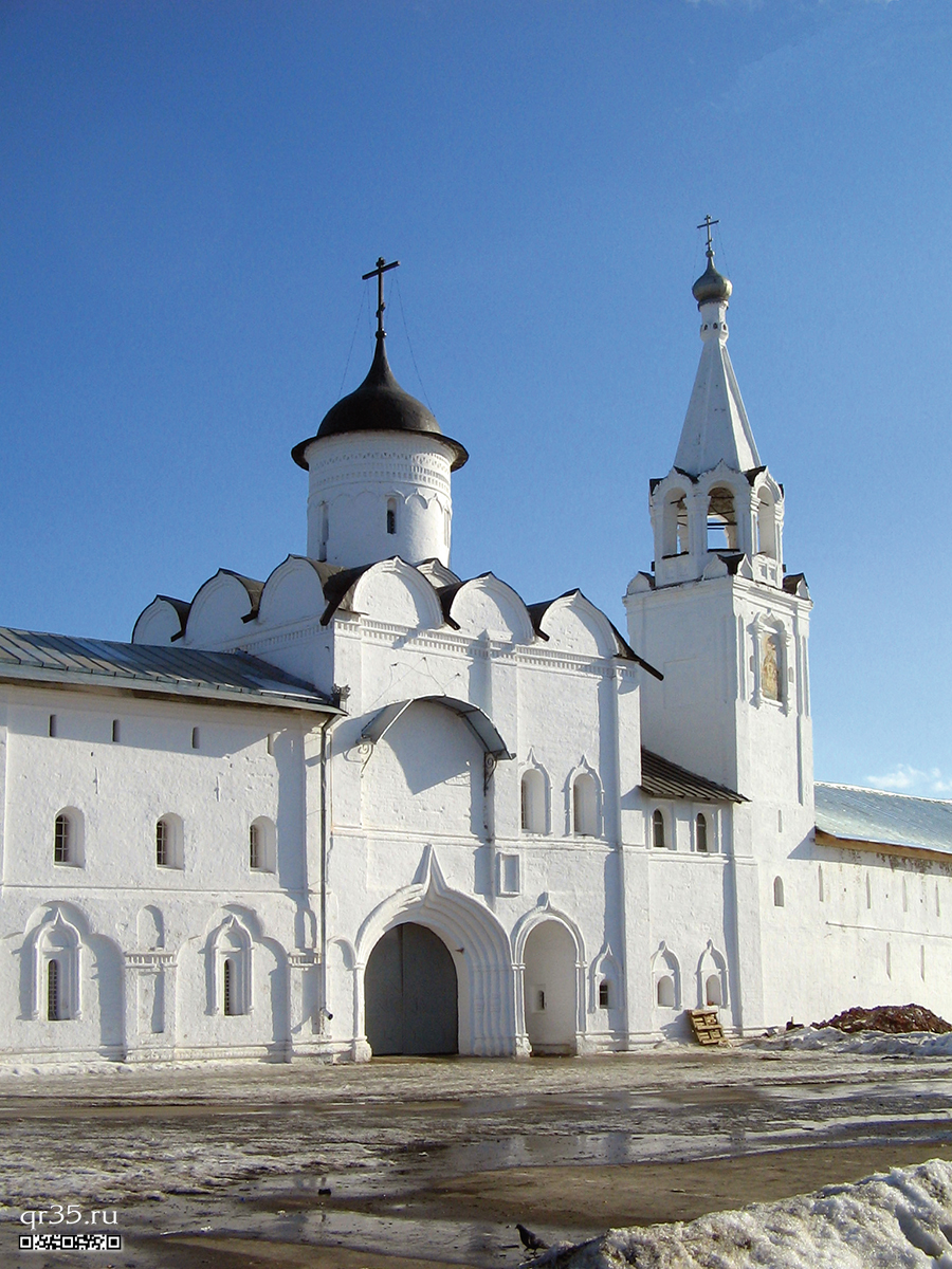 Святые ворота с церковью Вознесения и колокольней